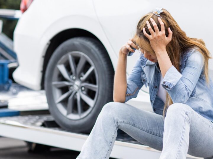 Wypadek samochodowy w Piątkowej – nastolatka w szpitalu po dachowaniu samochodu
